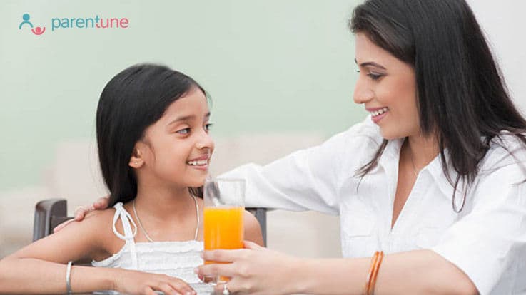 क्या बच्चों को जूस व शेक दिन के खाने की जगह देना सही है - यहाँ जानें 