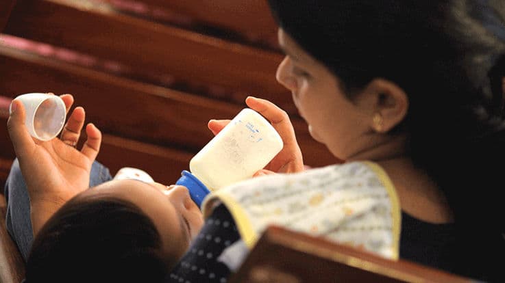 Is Bottle Feeds The Right Choice for Babies ?
