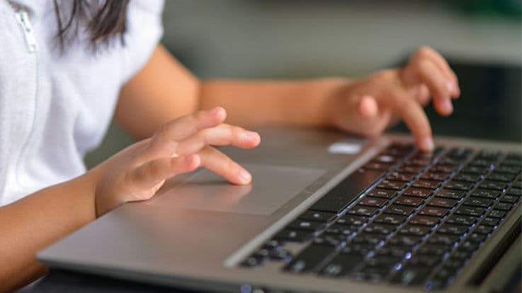 Tips to protect your toddler from overusing technology