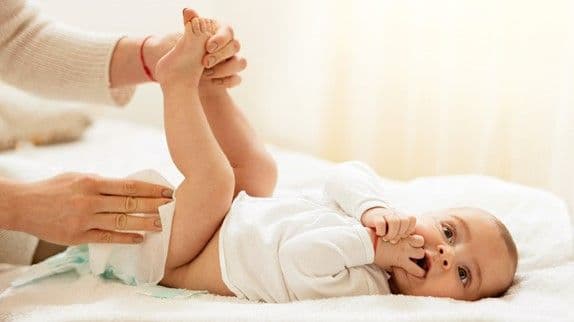 How to change baby's diaper