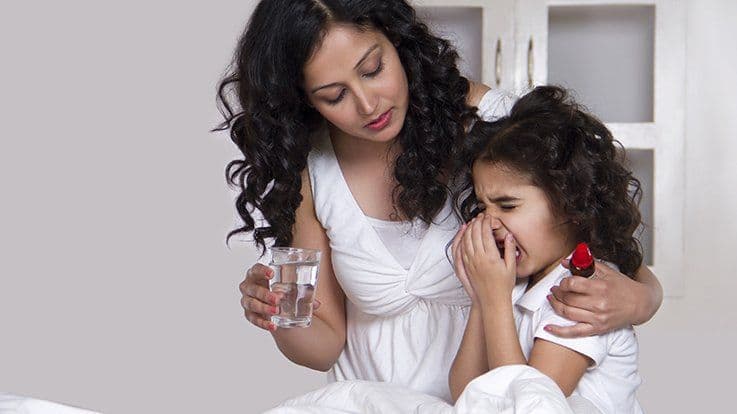 अपने बच्चे की नाक में जमी गंदगी को कैसे करें साफ? क्या सावधानियां बरतें?