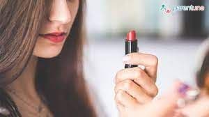 गरोदरपणात लिपस्टिक किंवा सौंदर्य प्रसाधने वापरणे कितपत सुरक्षित आहे?