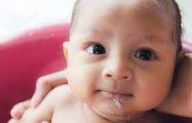 बाळाला ढेकर देण्याचे सोपे ५ मार्ग