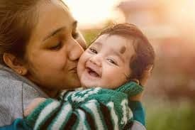 जन्मजात बाळांच्या त्वचेच्या रंगावर कोणत्या गोष्टीचा परिणाम होतो?