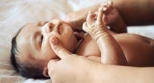 या उन्हाळ्यात ०-१ वयोगटातील बाळाचे शरीर तापमान कस नियंत्रित ठेवाल? ८ मार्ग