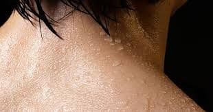 किशोरवयीन मुलांमध्ये जास्त घाम का येतो? जानूया कारणे आणि ५ फायदे 