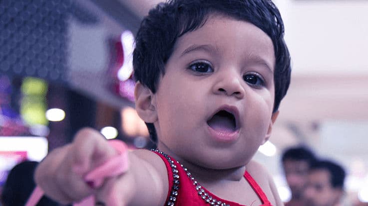 आपका शिशु कब बोलने लगेगा? कैसे सिखाएं बच्चे को बोलना?