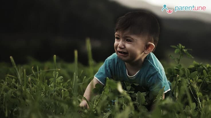 शिशु के गिर जाने या चोट लगने पर क्या करना चाहिए ? जानें 4 ध्यान देने वाली बातें